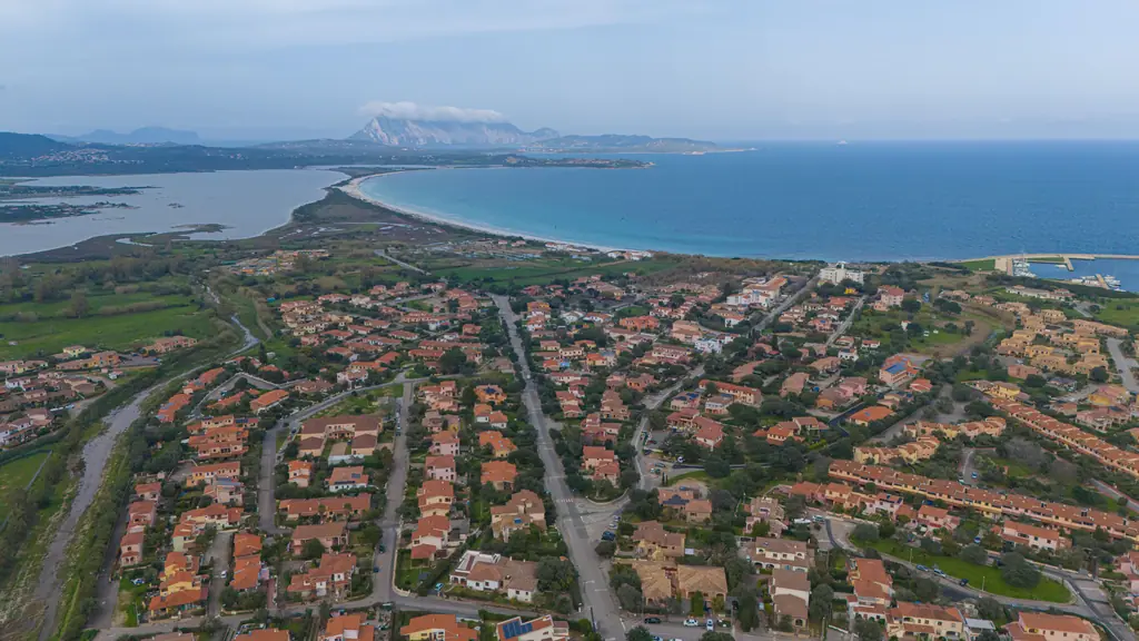 La costa nord orientale della Sardegna vista dal drone
